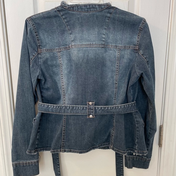 Jeanstar cropped and distressed denim jacket - Picture 2 of 10